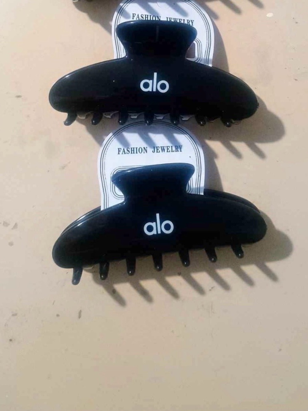 Alo hair clip set of 2 pieces